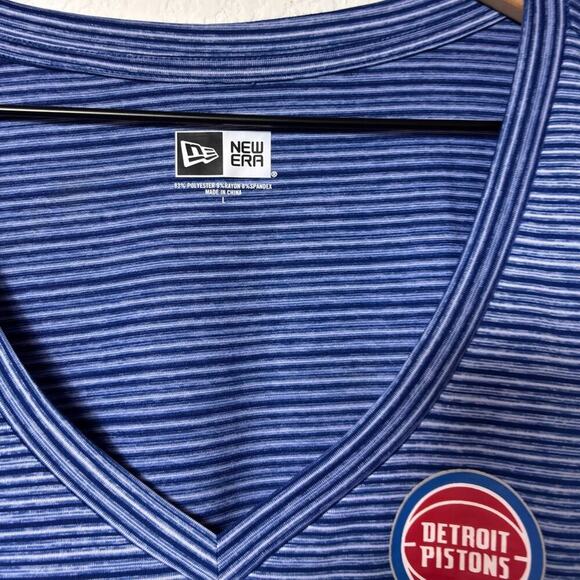 NEW ERA JUST A GIRL WHO LOVES BASKETBALL WOMEN BLUE RED V-NECK TOP SIZE LARGE - Picture 4 of 5